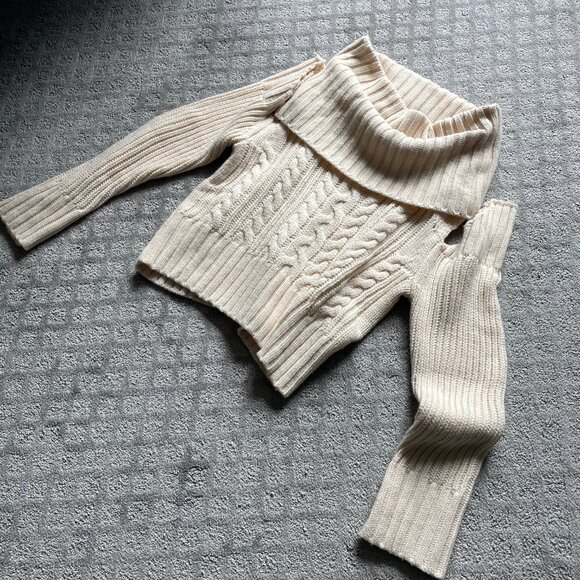 AAKAAA cream cable knit turtleneck cut out shoulders gorgeous never worn size S - Picture 2 of 9